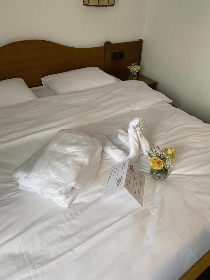 Hotel Goldene Rose Ebersbach an der Fils Buitenkant foto