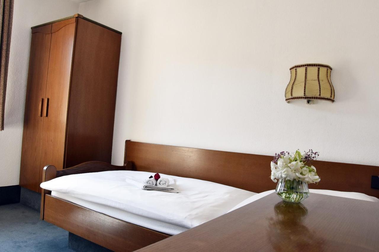 Hotel Goldene Rose Ebersbach an der Fils Buitenkant foto