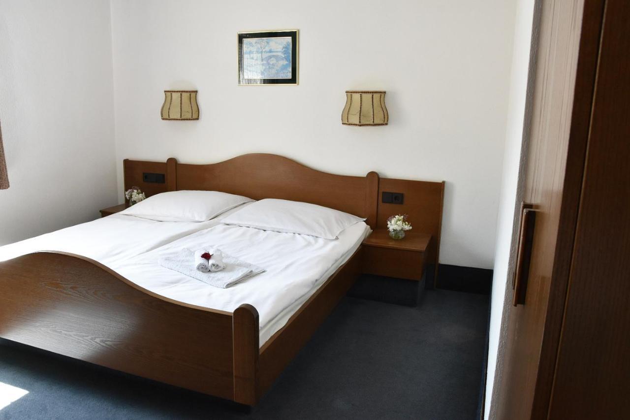 Hotel Goldene Rose Ebersbach an der Fils Buitenkant foto