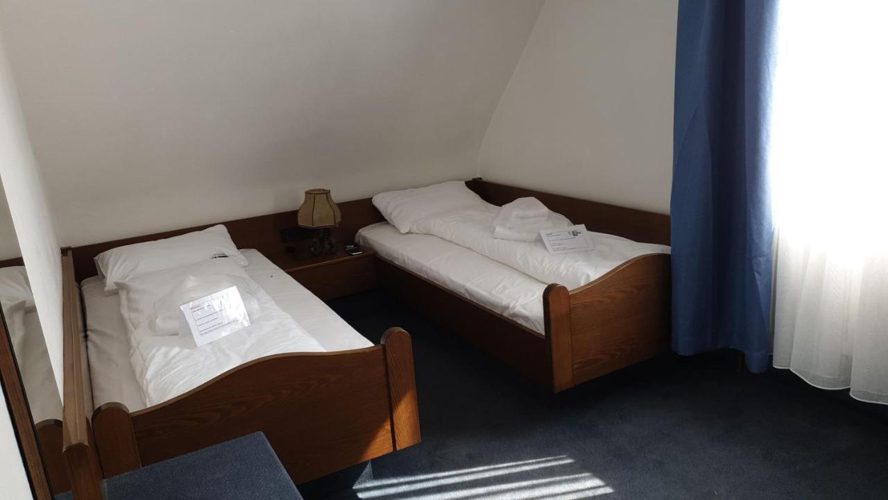 Hotel Goldene Rose Ebersbach an der Fils Buitenkant foto