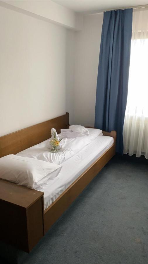 Hotel Goldene Rose Ebersbach an der Fils Buitenkant foto