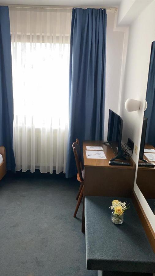 Hotel Goldene Rose Ebersbach an der Fils Buitenkant foto